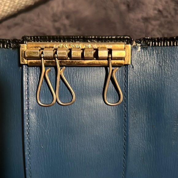 Authentic Louis Vuitton Black Epi key holder - Picture 10 of 14